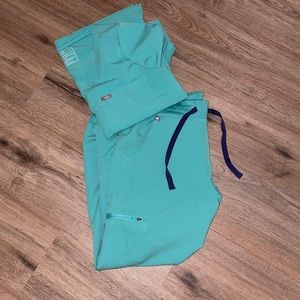 Figs scrub set. Surgical green